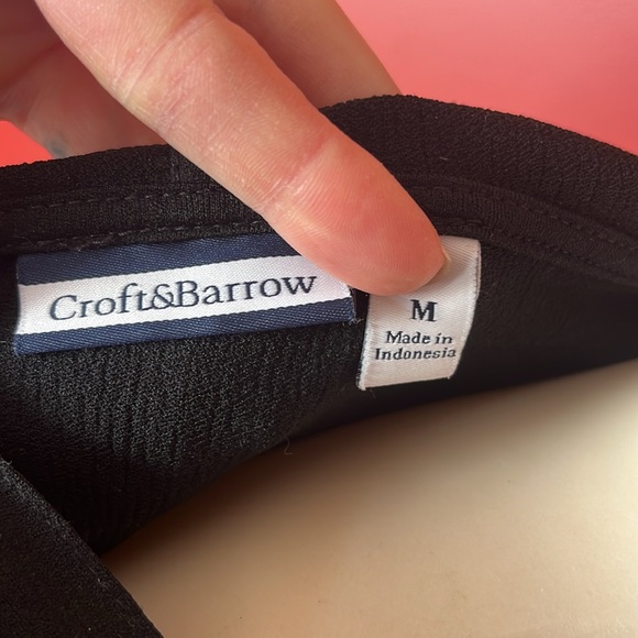 Like new Croft & Barrow black swim suit coverup with hood - Picture 7 of 12